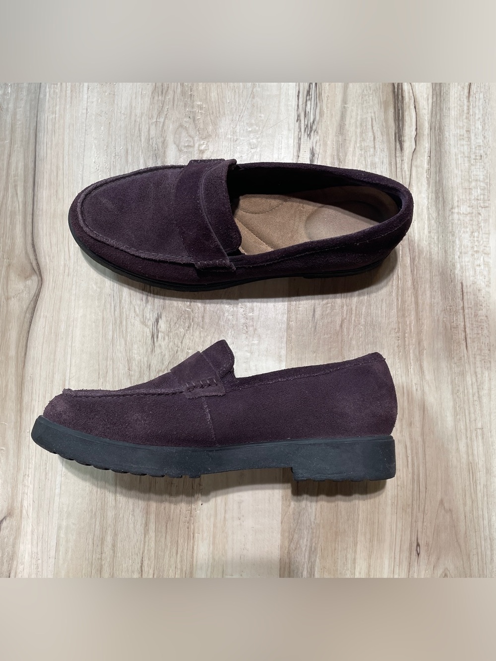 Clark’s comfort casual purple Suede Penny Loafers in Dark Plum women’s size: 7.5